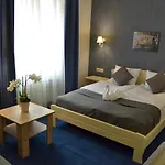 Hotel Ajur 3*