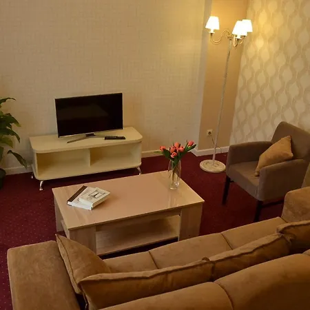 Hotel Ajur 3*