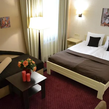 Hotel Готель Ажур 3*