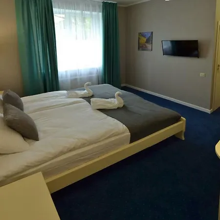 Hotel Готель Ажур 3*
