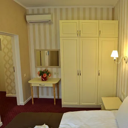 Hotel Готель Ажур 3*