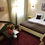 Hotel Ajur 3*