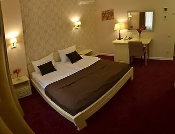 Hotel Ajur 3*