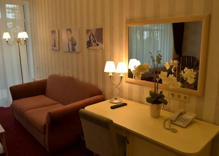 Hotel Ajur Ξενοδοχείο 3*